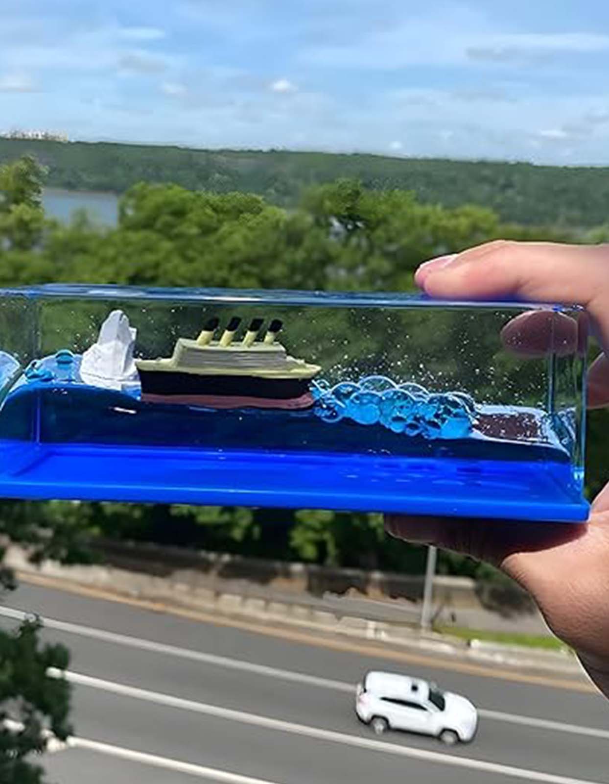 Liquid Wave Cruise Ship For Car Dashboard Decoration